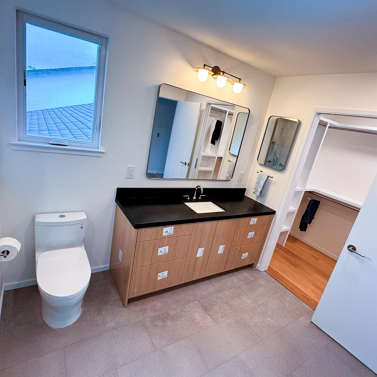 Bathroom Suite Bathroom Suite Image 1